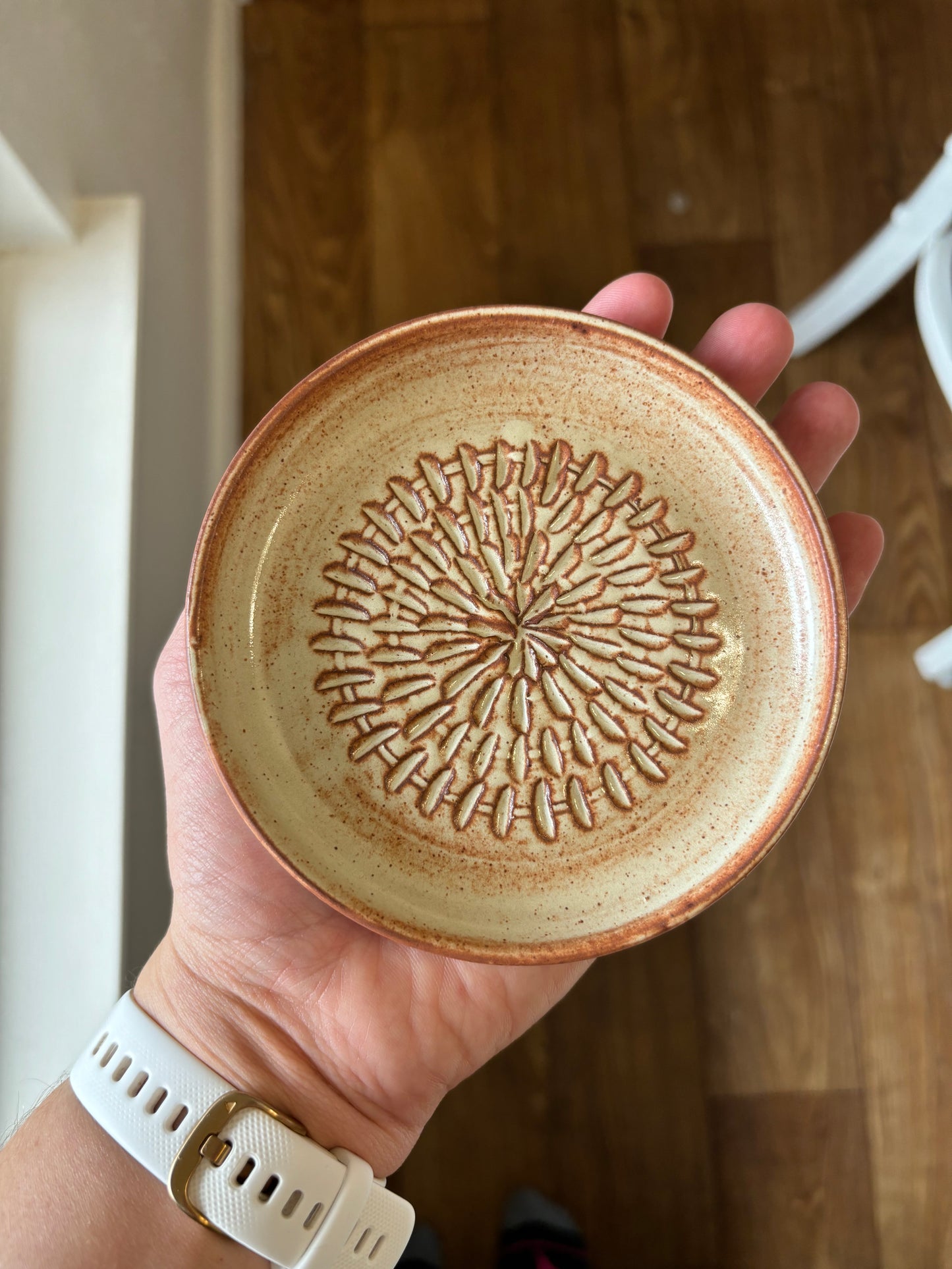 “Chrysanthemum” Garlic Grate Plate