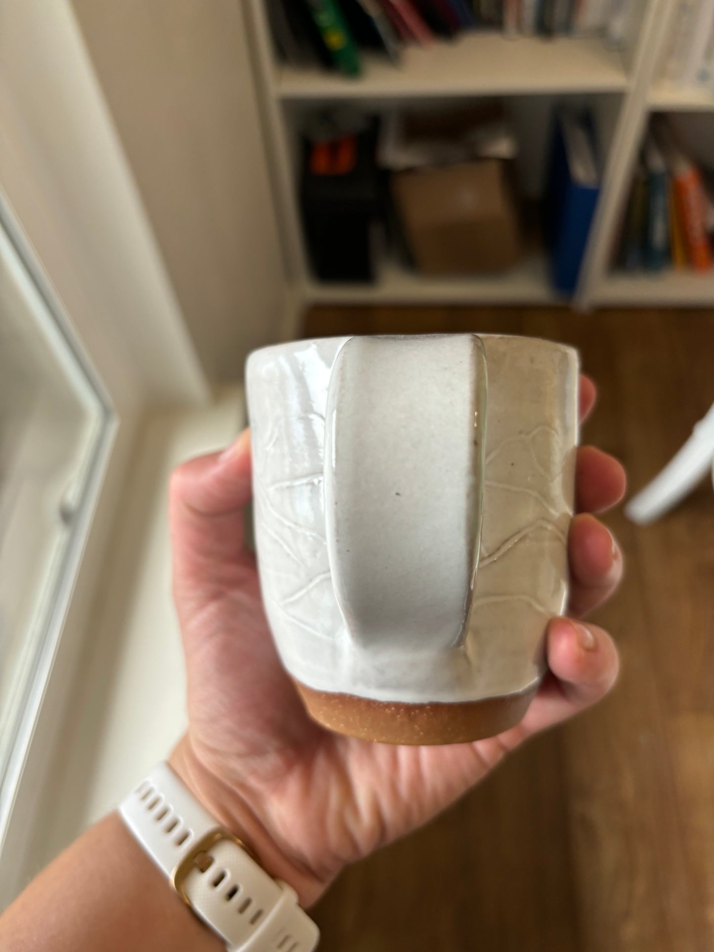 “Breck” Glossy White Carved Mountain Mug ~8oz
