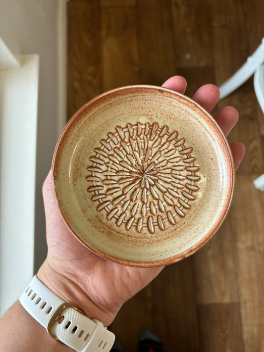 “Chrysanthemum” Garlic Grate Plate