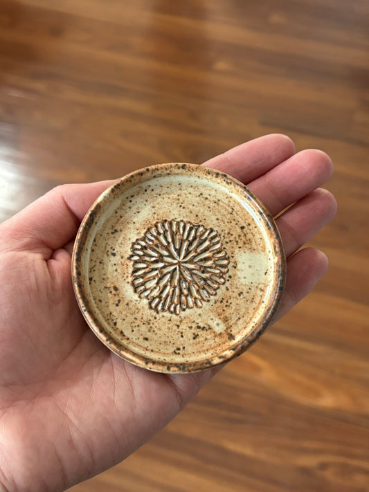 Garlic Grate Plate - Rustic Flower Pattern