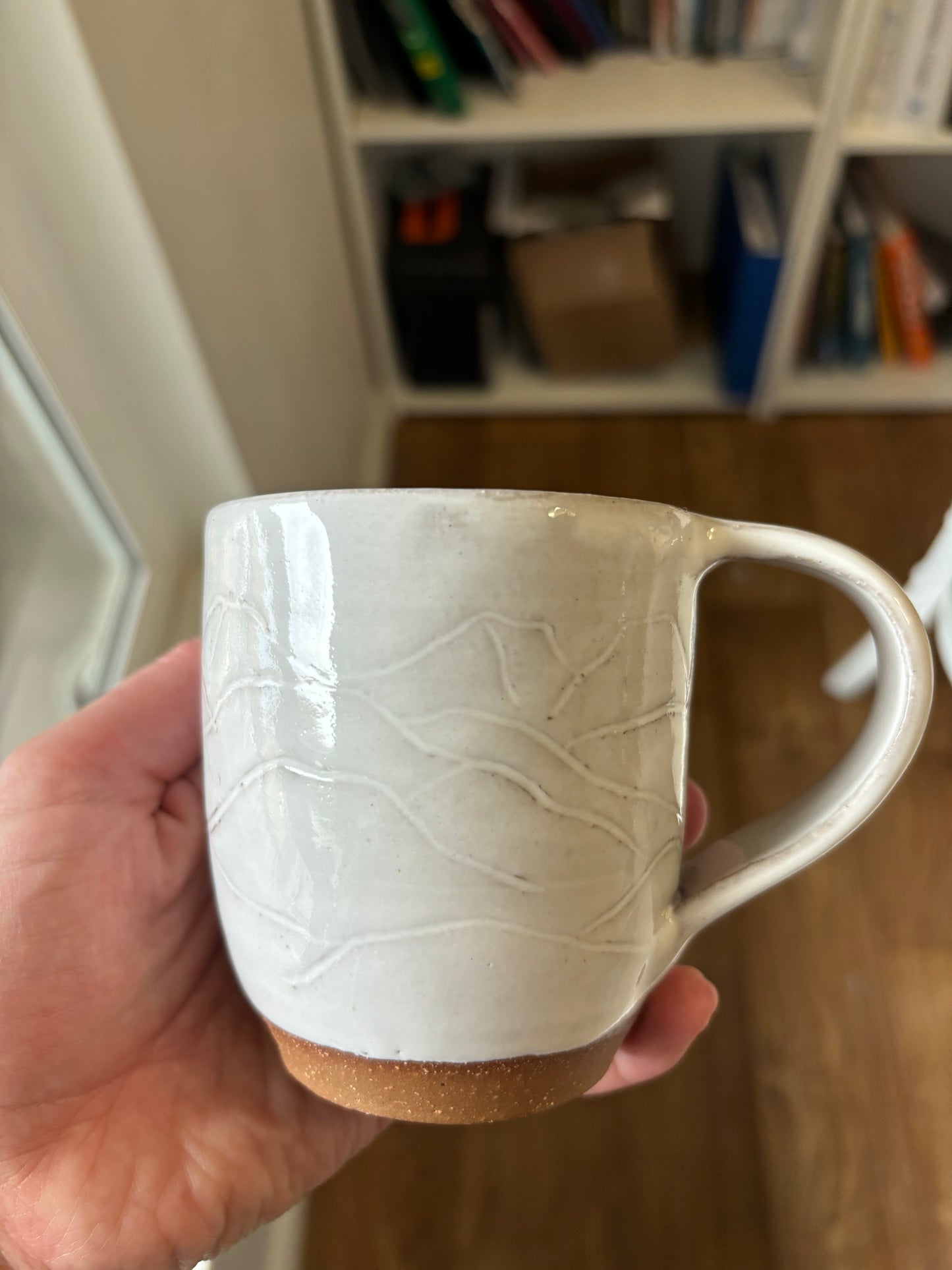 “Breck” Glossy White Carved Mountain Mug ~8oz